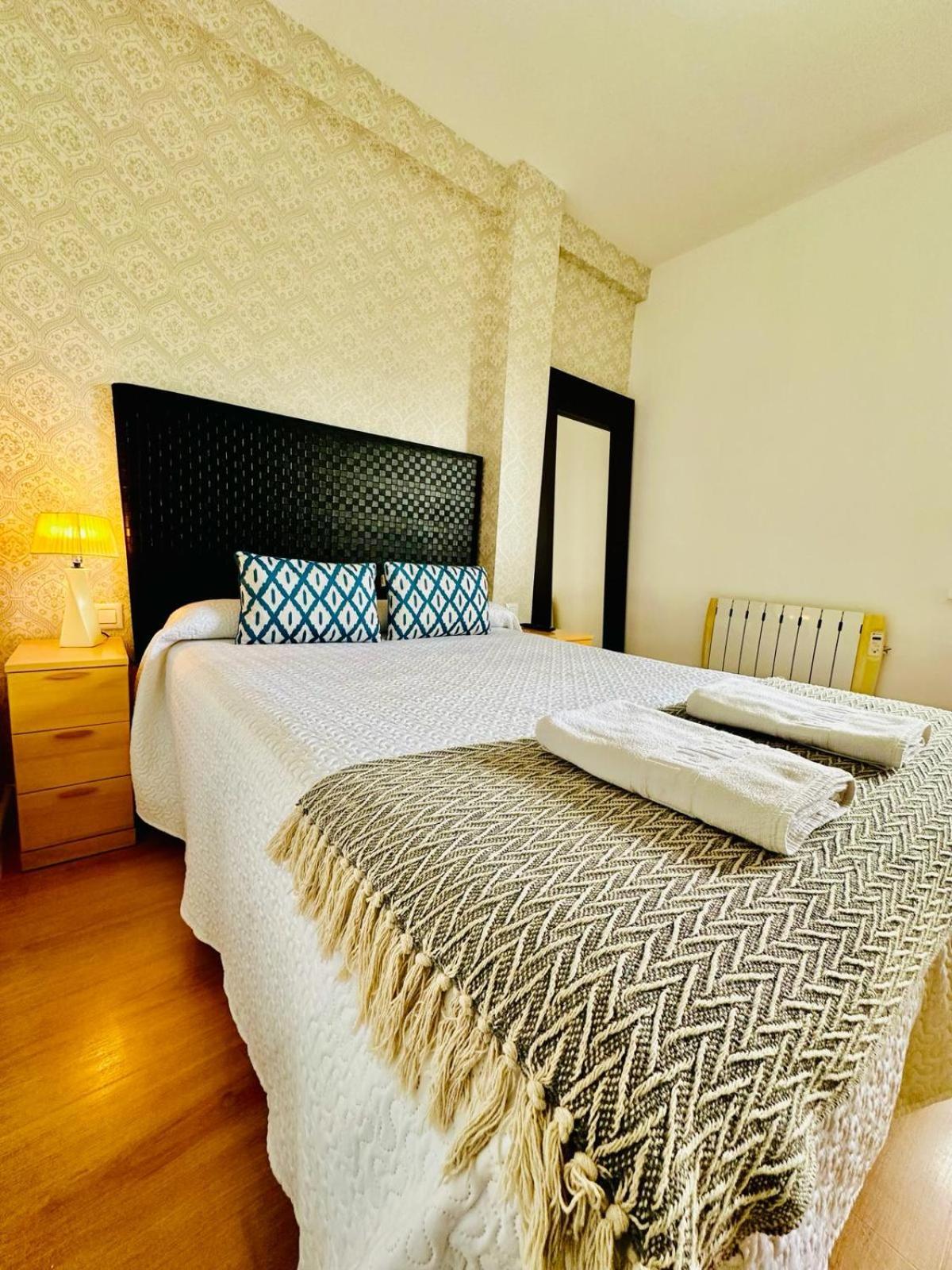 Apartamento Turistico Pizarro Меріда Екстер'єр фото