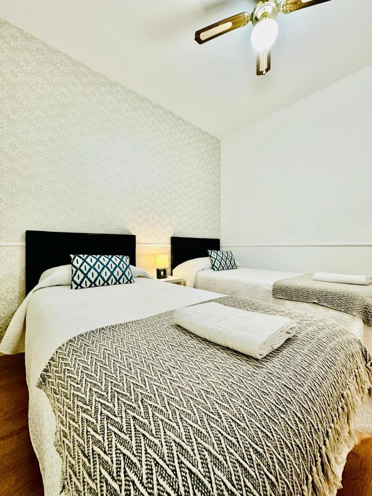 Apartamento Turistico Pizarro Меріда Екстер'єр фото